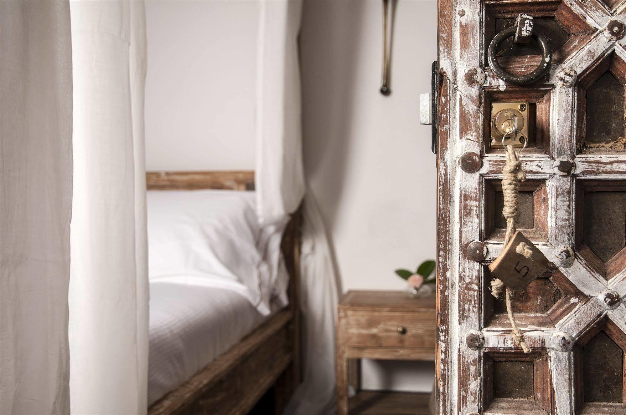 Bed and Breakfast Seven Maze Charming House Бари Экстерьер фото