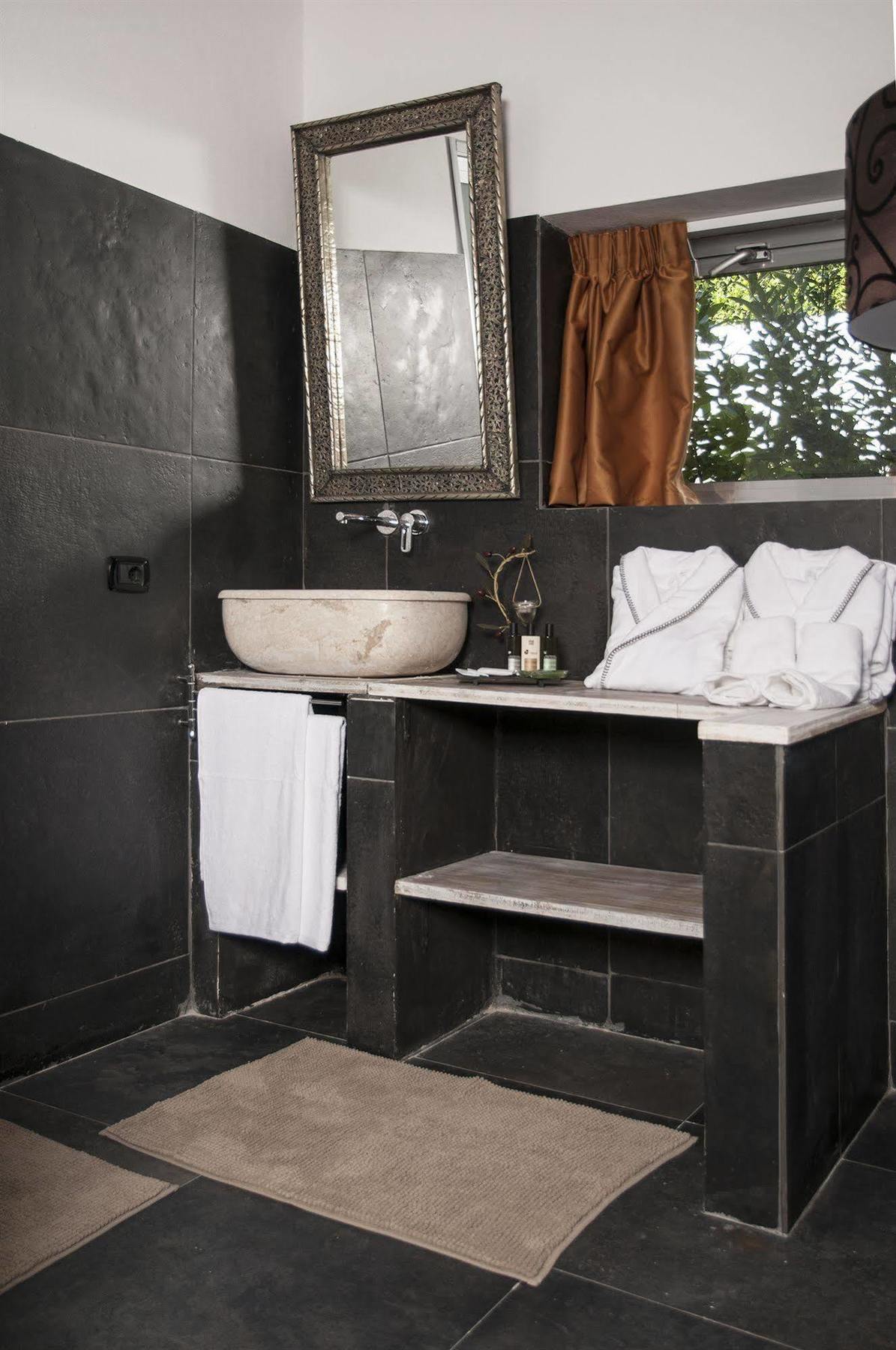 Bed and Breakfast Seven Maze Charming House Бари Экстерьер фото