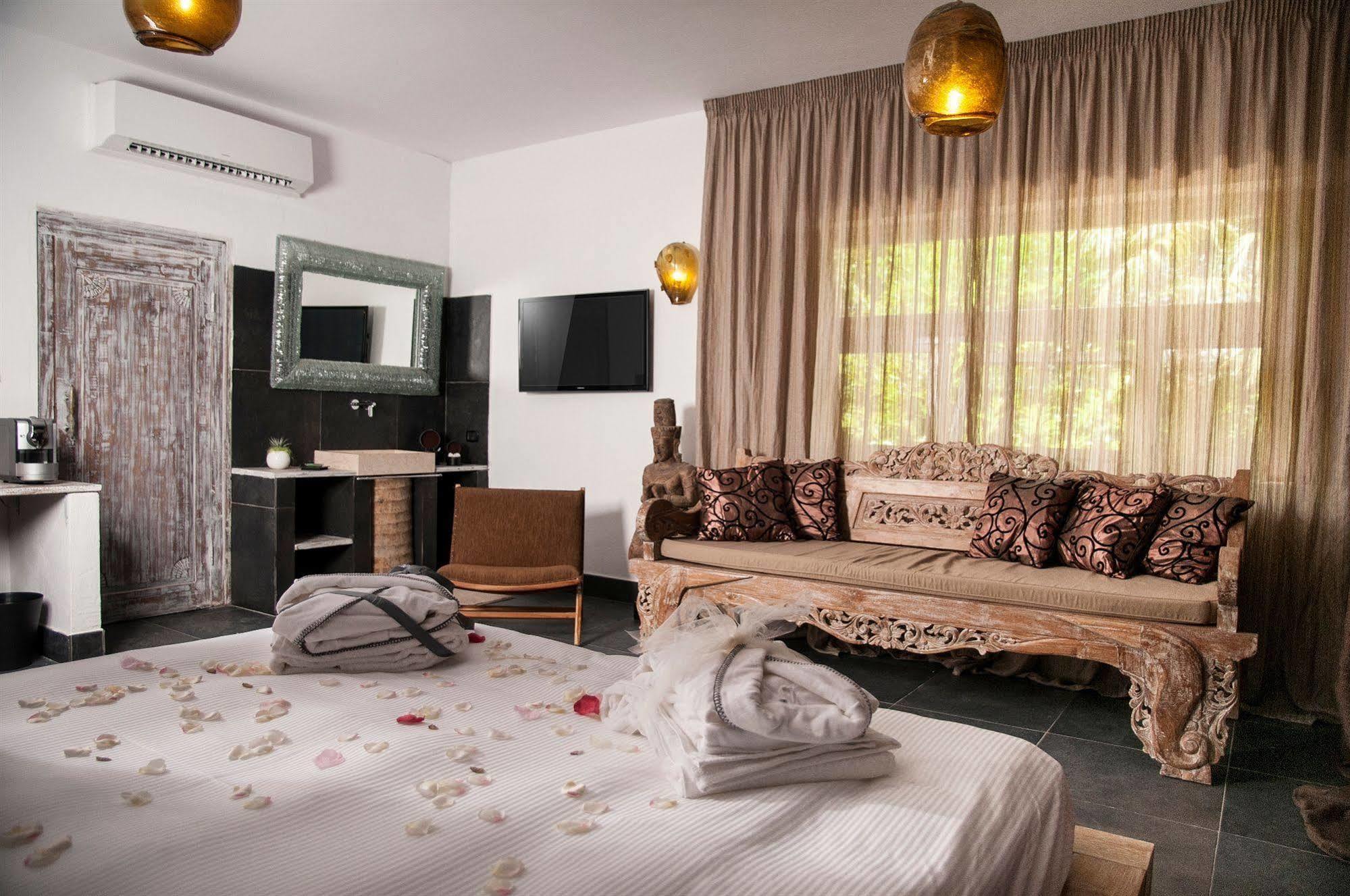 Bed and Breakfast Seven Maze Charming House Бари Экстерьер фото